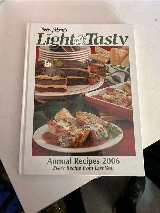 Other - Taste of Home's Light and Tasty Annual Recipes 2006 by Julie Schnittka...